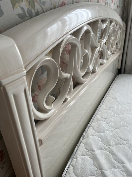 Двуспальная кровать б/у