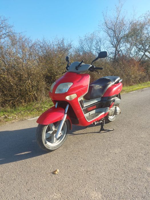 Vand sau schimb scuter yamaha versity 300