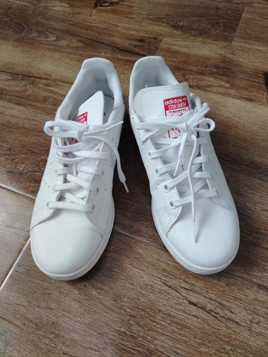 Adidasi adidas Stan Smith  originali marime 37.5 buni si la un 37