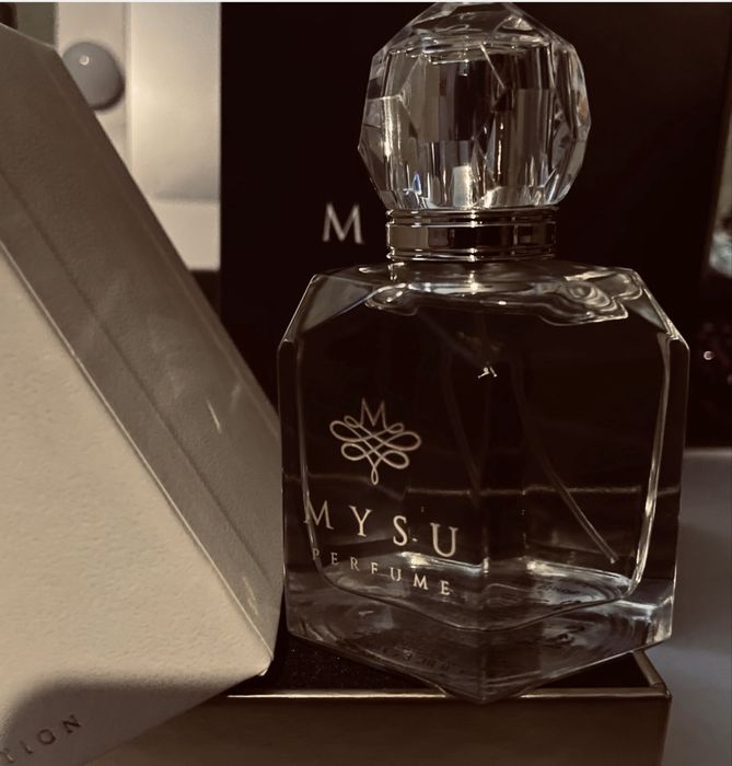 Vând parfum de la MYSU