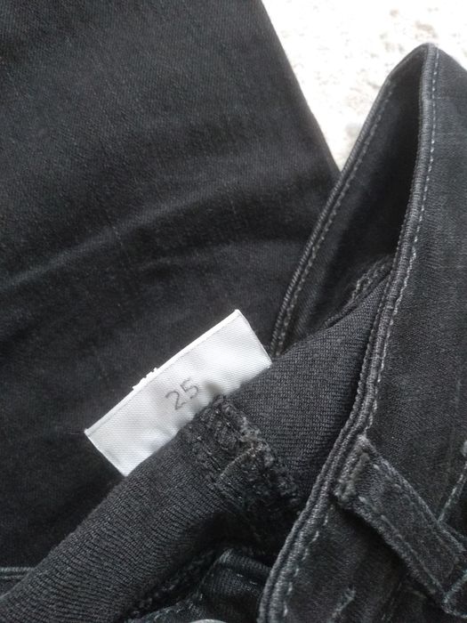 Продам женские джинсы