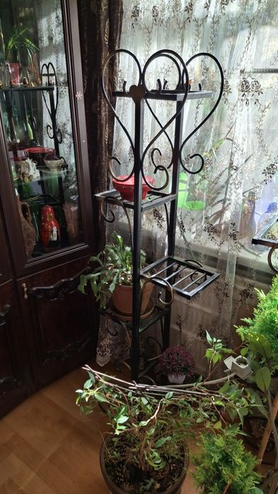 Подставки для цветов кованые