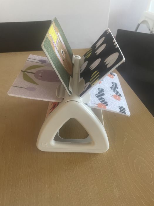 Въртяща се бебешка книжка - Образователна играчка Taf Toys