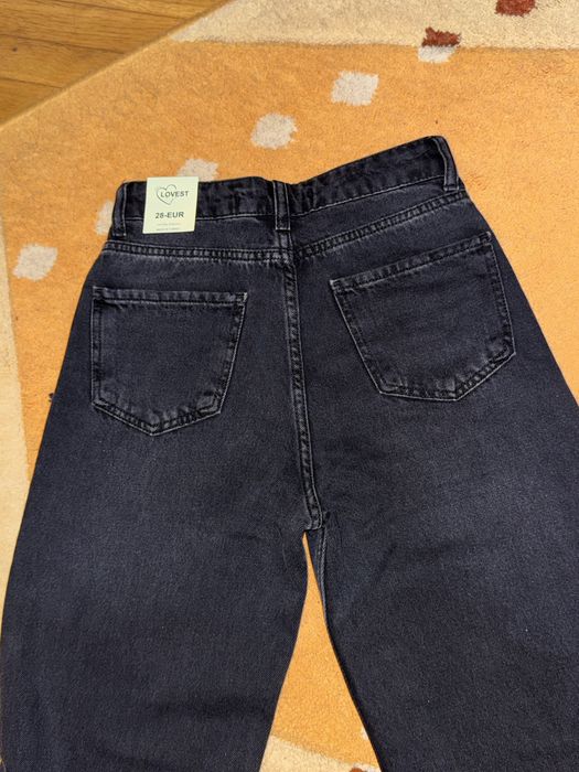 Чисто нови черни дънки