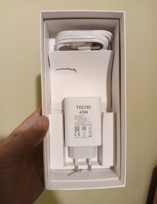 Продам новый телефон Текно Спарк 40
