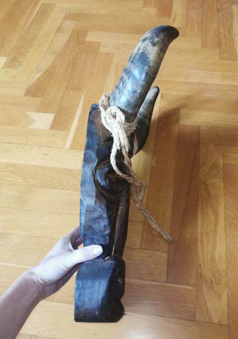 Маска във формата на бик с истински рога и дърво масив българска