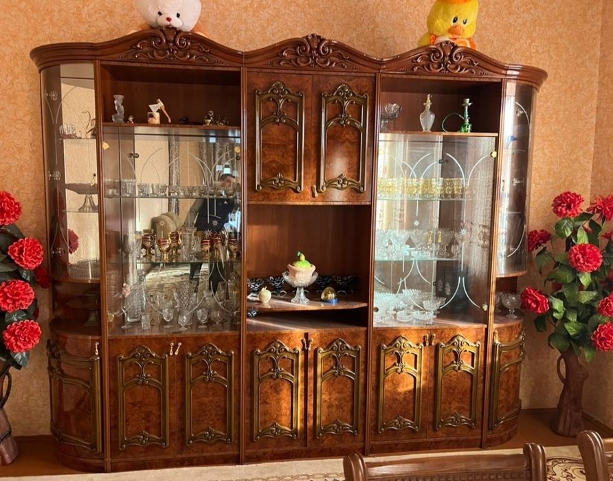 СРОЧНО продаётся мебель для гостиной. Стенка