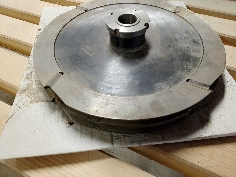 Професионални дърводелски машини и инструменти (Professional carpentry machines and tools)