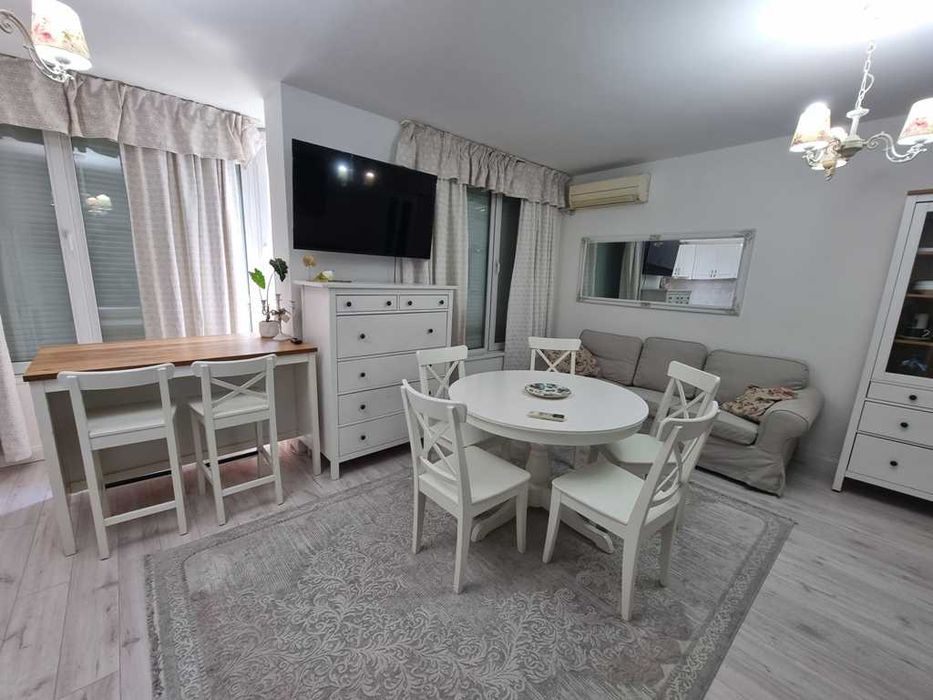 Тристаен апартамент за продажба  в Идеален Център в близост до АУБГ