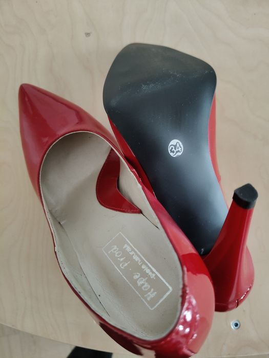 Pantofi din piele naturala lăcuită Nr. 34