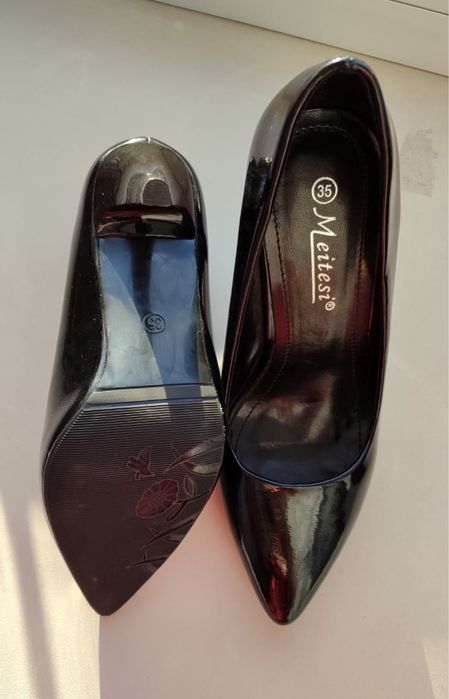 Продам туфли новые