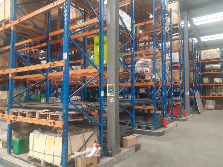 Lichidare de stoc la rafturi metalice profesionale