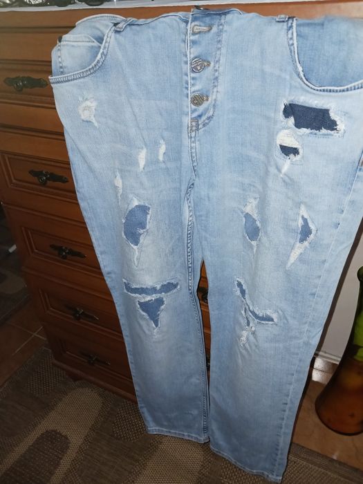 Женски дънки ХЛ накъсани