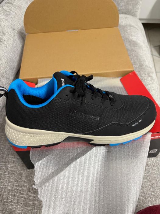 Papuci de lucru cu bombeu metalic