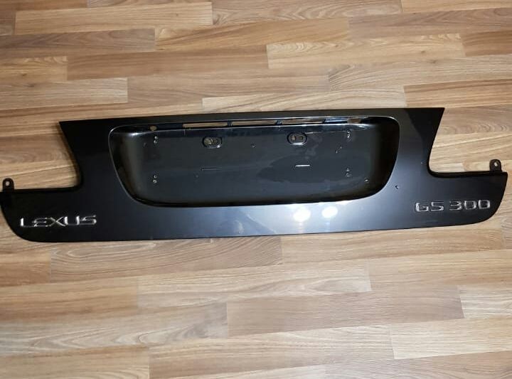 LexusGS 300 Накладка на крышку багажника 2006г 190кузов задняя планка.