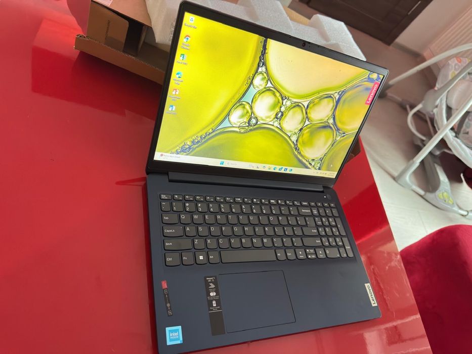 Vând laptop Lenovo