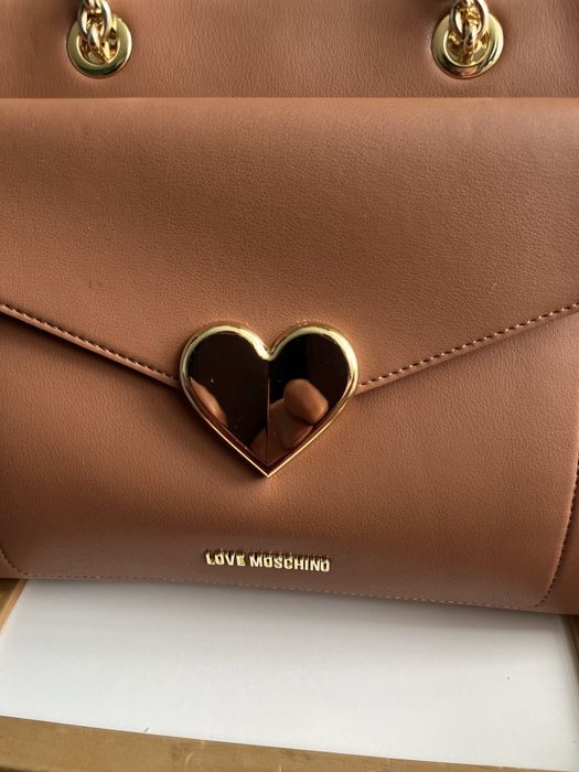 Love Moschino дамска чанта.