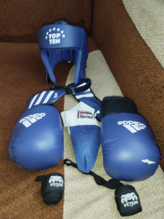Боксерские пренодлежности.