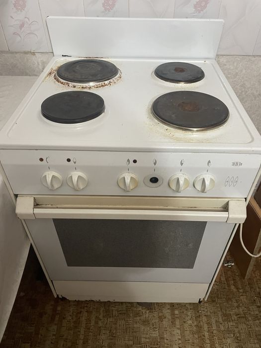 Продам Четырехконфорочную плиту