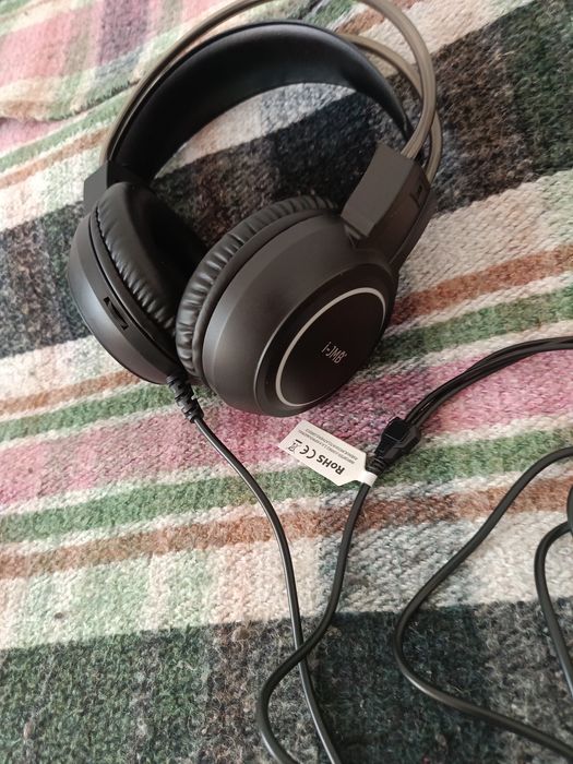 Vând căști  I -JMB.