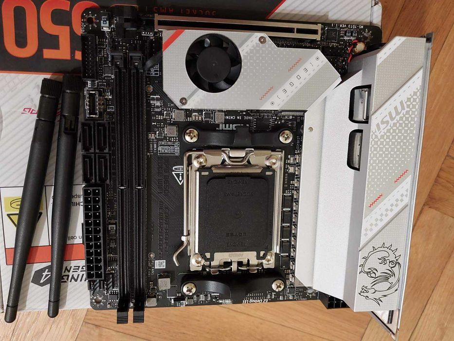 AMD Ryzen 5 9600X + MSI MPG B650i Edge Wi-Fi