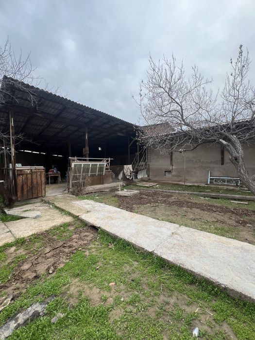 DSK da 4-sotixli hovli uy sotiladi