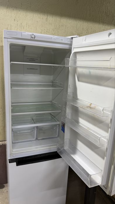 Холодильник  indesit 185 см
