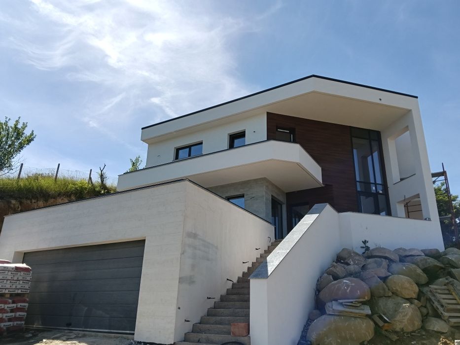 PROPRIETAR - Casa De Vanzare - Design Modern