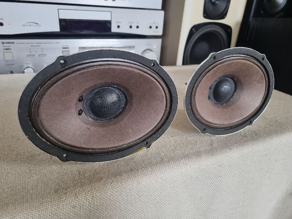 Set Difuzoare Medii Grundig. 4 ohms, 6 watts, 17,5x12,7 cm. Impecabile