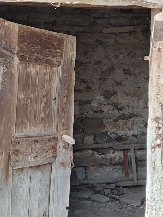 Парцел гр.Годеч 850кв.м