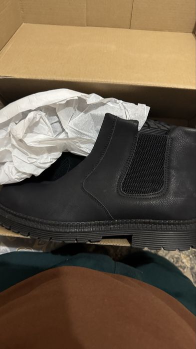 Продаеться сапоги оргинальный