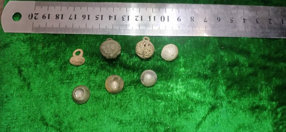 Стариные пуговицы гирьки