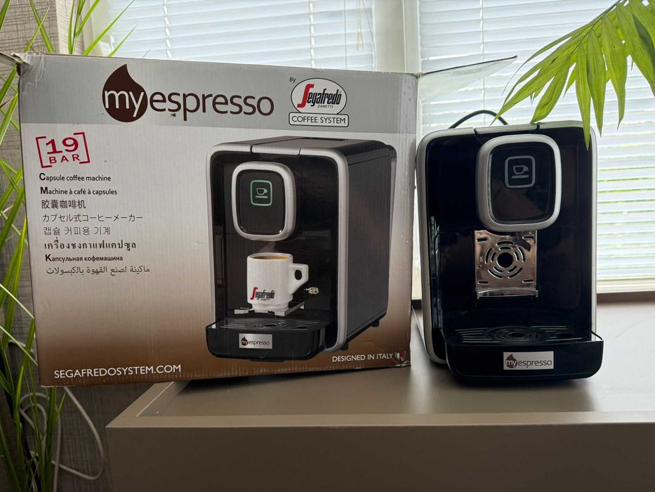 Кафе машина MyEspresso by Segafredo – капсулна, пълен комплект