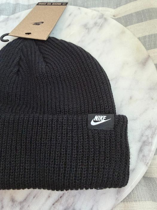 Nike Terra beanie căciulă unisex neagra cu logo mic lateral mărime OS noua originala