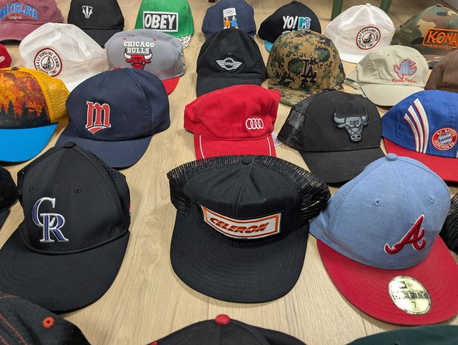 шапки New era, Buff, Under Armour, Mitchel and sons като ново за продажба 12-15