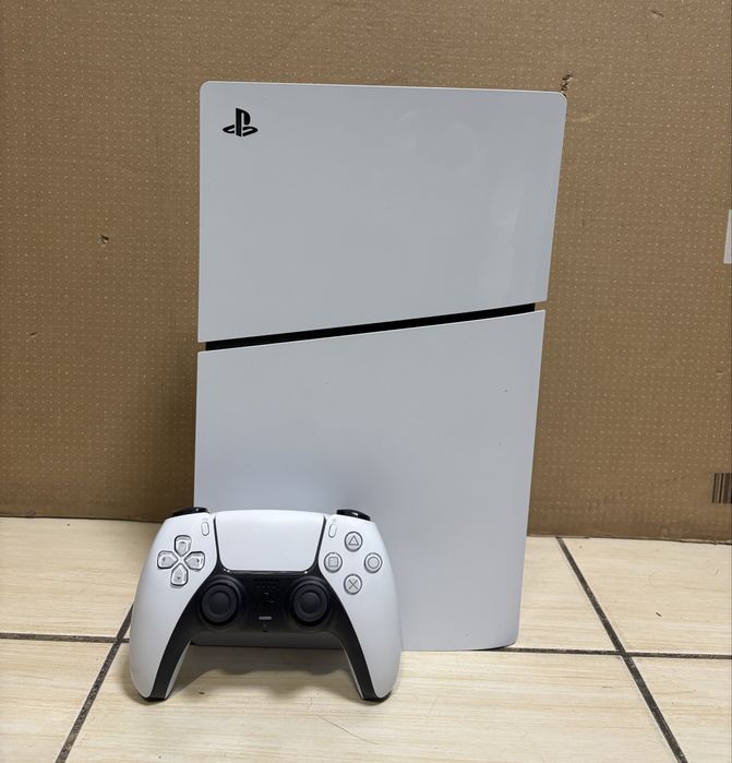 MDM vinde: Consola PS5 Slim Digital Edition 1TB White.