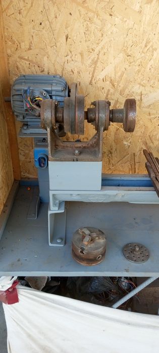 Продаëться токарный станок по дереву. В отличном состоянии.