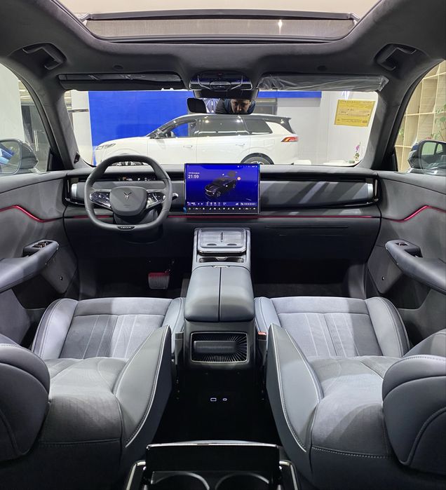 Voyah Courage 570KM Elektr (4 AWD 2 Mator) Full 1 yil garantiya