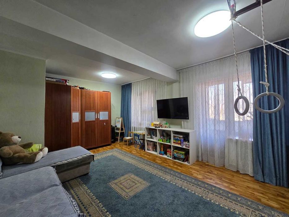 Продам 3-комнатную квартиру в Орбита-4 кирпичный дом