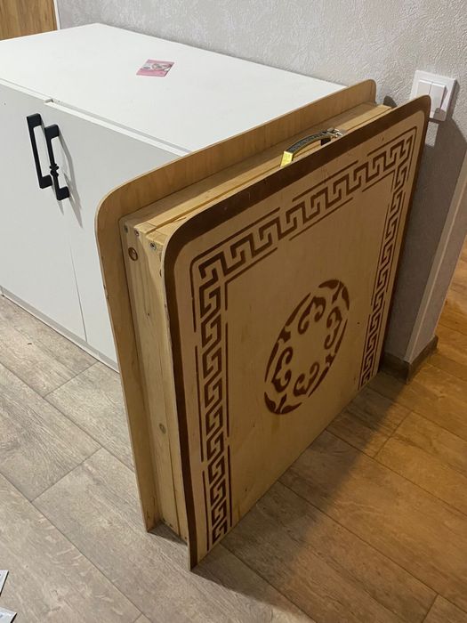 Стол для гостей