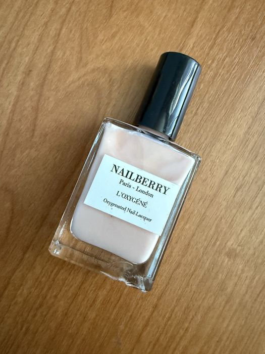 Лак за нокти нов