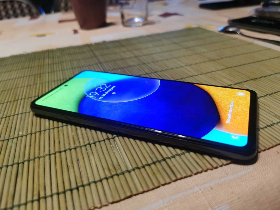 Бартер/Продажба : Отличен Samsung A52 128/6 GB Черен