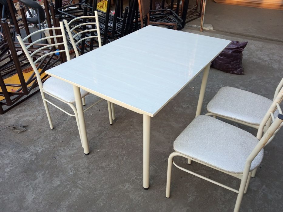 Столы и стулья кухонный