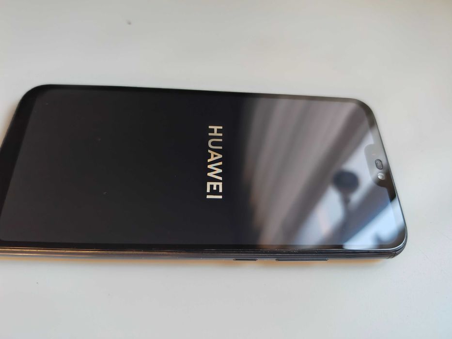 Продавам телефон Huawei p20 lite