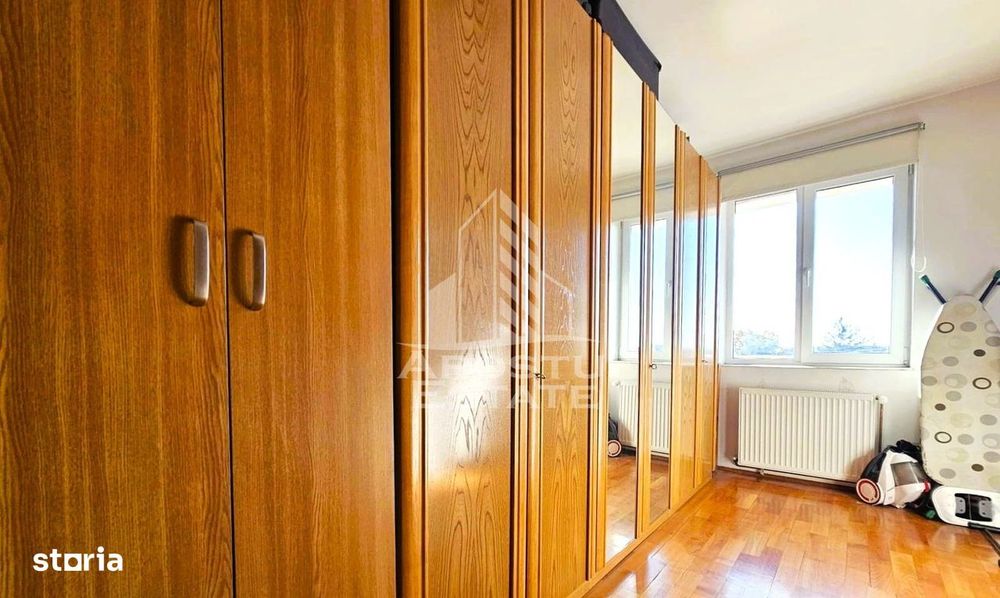Apartament 4 camere, decomandat 2 bai, 2 balcoane, Central