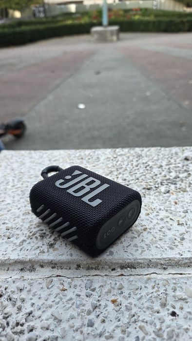 JBL GO 3 aprope noua