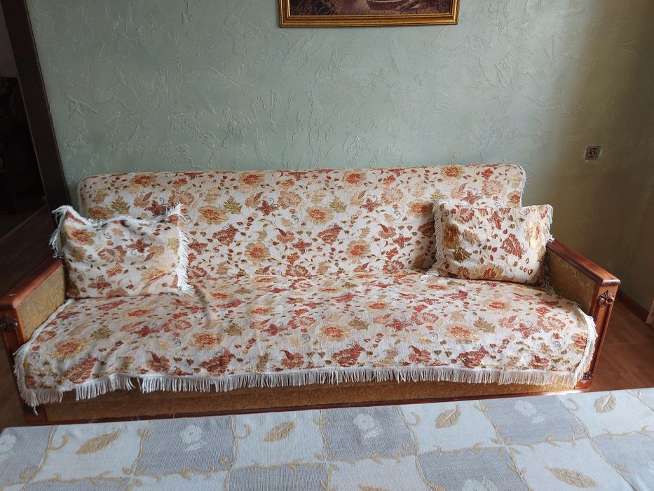 Диван с кресломи