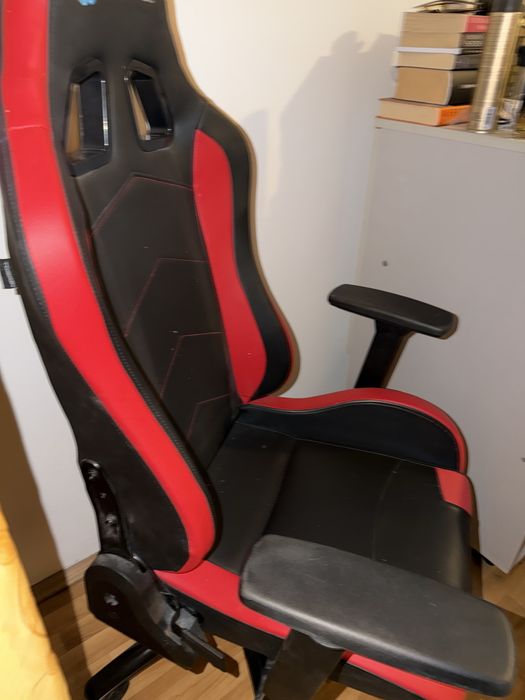 Vand scaun gaming defect