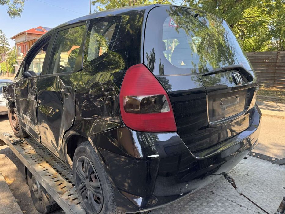 Honda Jazz 1.4i на части