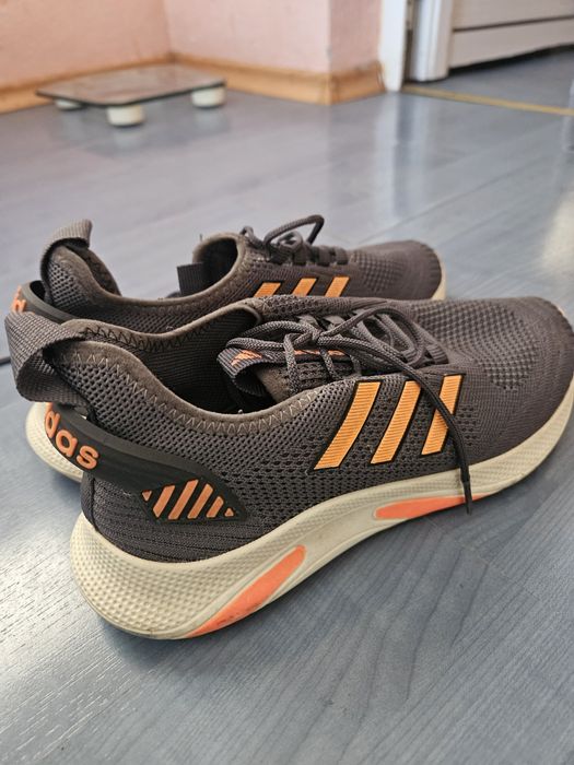 Обувки адидас в много добро състояние